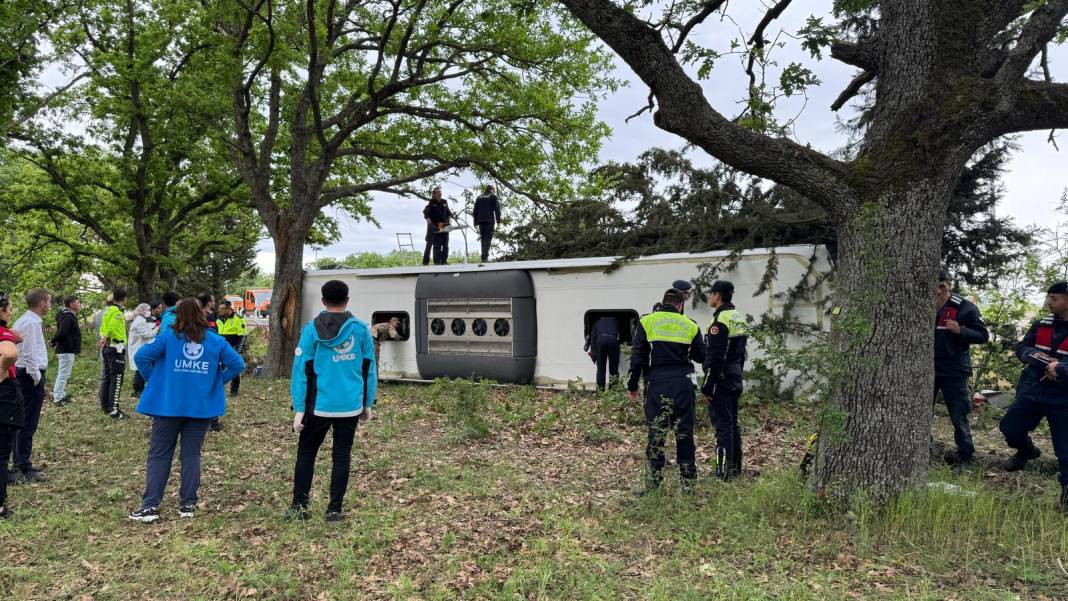 Kırklareli'nde yolcu otobüsü devrildi: 11 yaralı - Resim: 7